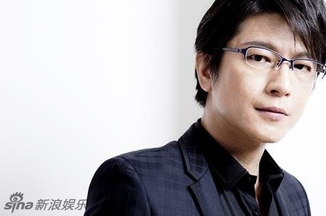 帅大叔演员的魅力瞬间，银幕上的精彩时刻🎬