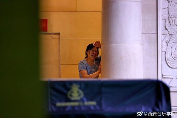 办公椅比赛,办公椅大赛，一场非同寻常的友谊竞赛