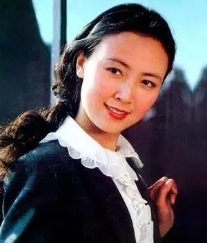 女明星照片，星光熠熠的自信与成长见证