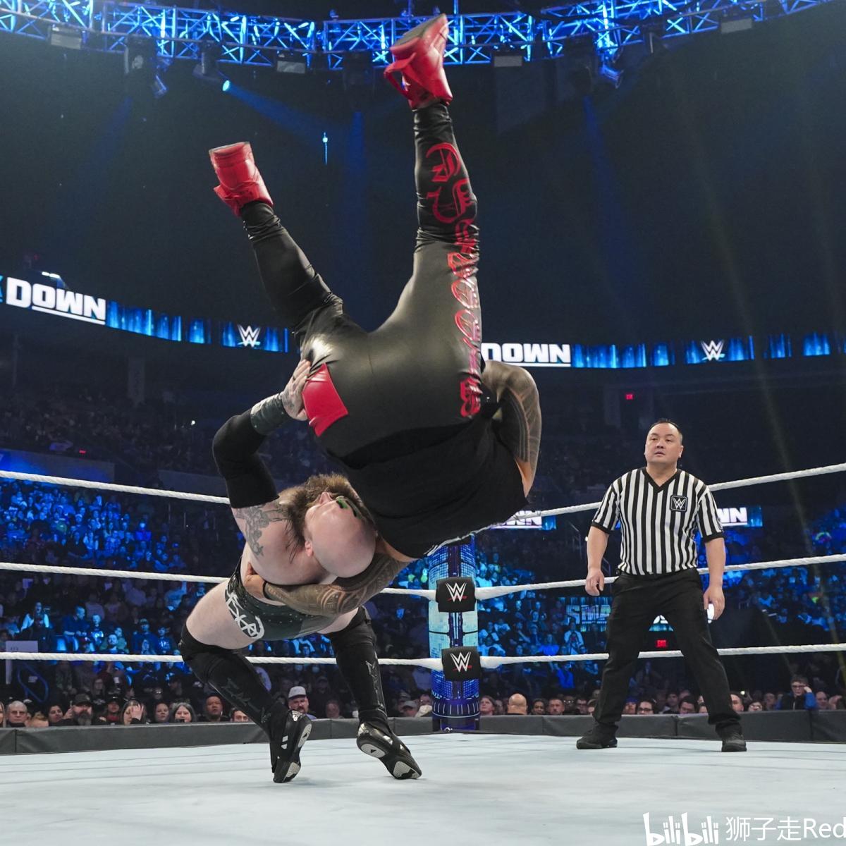WWE 2017年最新一期，小巷特色小店与热血摔跤之夜