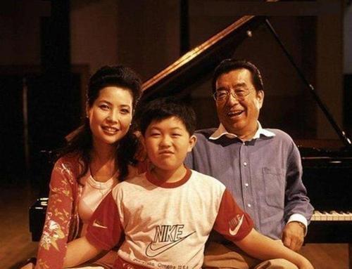 老师错了演员表，角色诠释引发争议