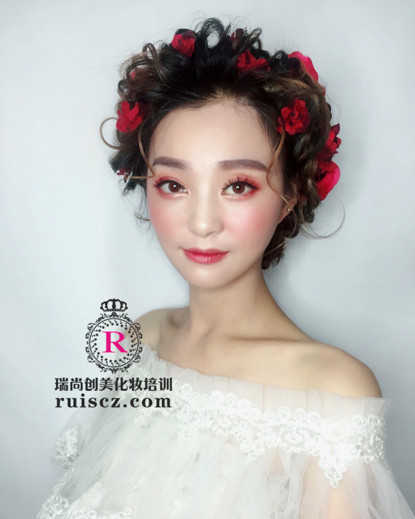 影楼最新新娘造型，梦幻自然美景探索之旅